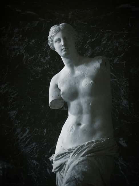 Paris: Louvre Guided Tour with Skip-the-Line Entry Tickets - The Louvre highlights in two hours