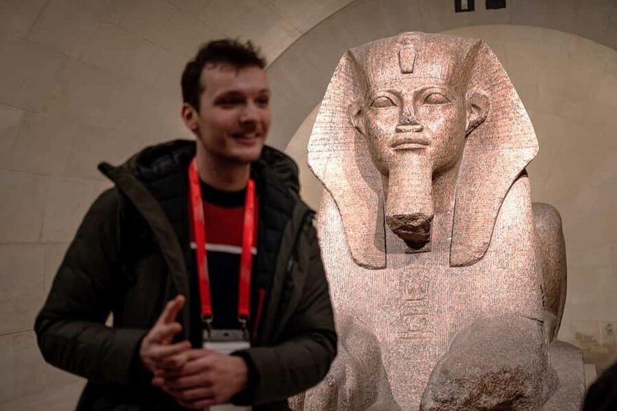 Paris: Louvre Masterpieces Tour with Pre-Reserved Tickets - Sculpture, architecture, and elegant rooms