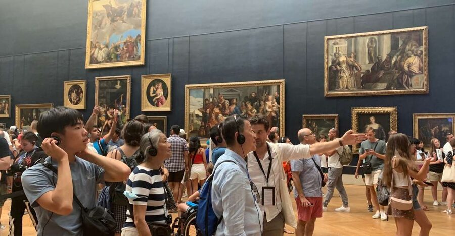 Paris: Louvre Masterpieces Tour with Pre-Reserved Tickets - Entering through the Louvre’s timed access