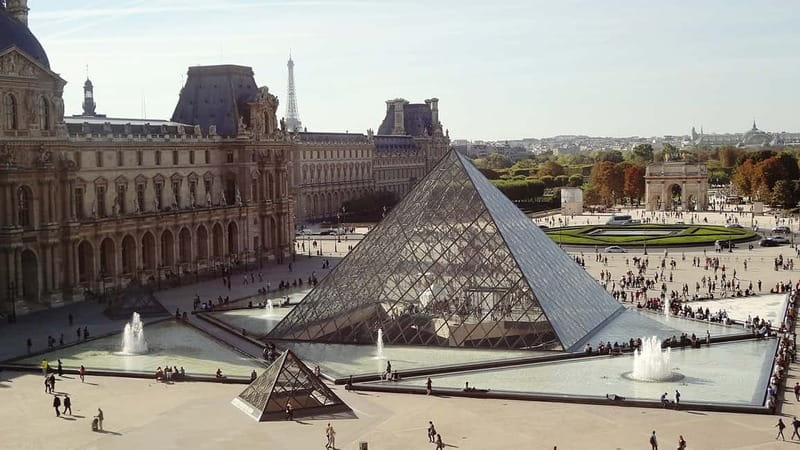 Paris: Louvre Museum Entry Ticket and Garden Walking Tour - Passing beneath the Arc de Triomphe du Carrousel