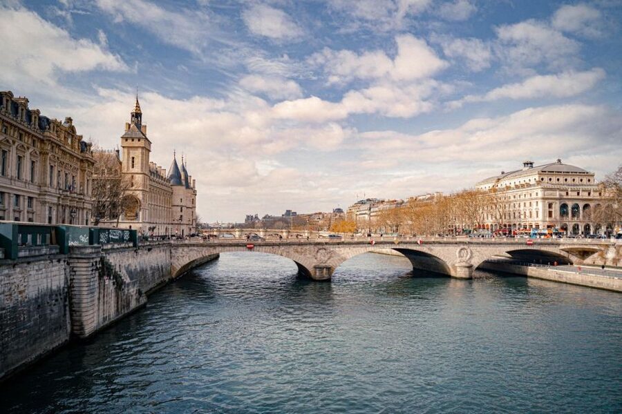 Paris: Louvre Museum Entry Ticket With Host and River Cruise - Getting between the museum and the boat