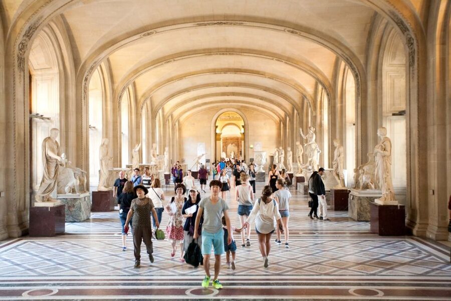 Paris: Louvre Museum Guided Tour - A useful choice for families and mixed interests