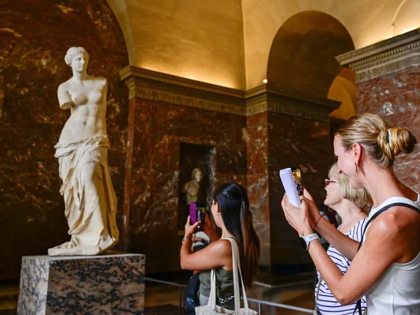 Paris: Louvre Museum Guided Tour with Skip-the-Ticket-Line - What the $76 price buys you