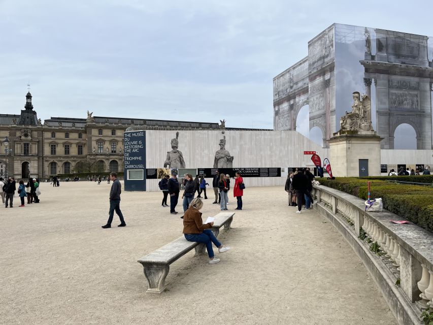 Paris: Louvre Museum Guided Tour - Priority entry saves time, but not every wait