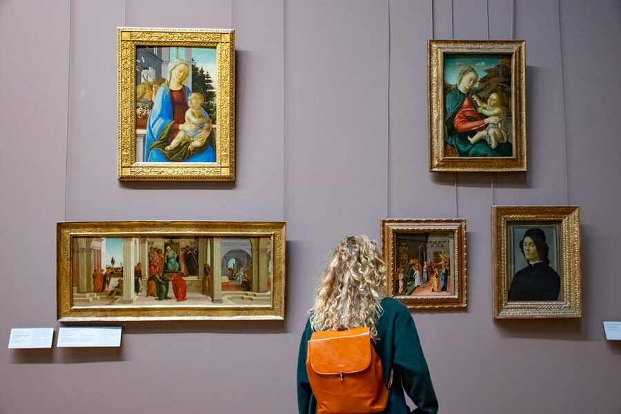 Paris: Louvre Museum Highlights Small-Group Guided Tour - What the three-hour option adds