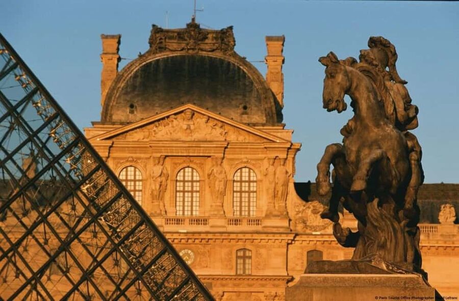 Paris: Louvre Museum Hosted Entry and Mona Lisa Audioguide - Why this Louvre ticket works well for first-time visitors