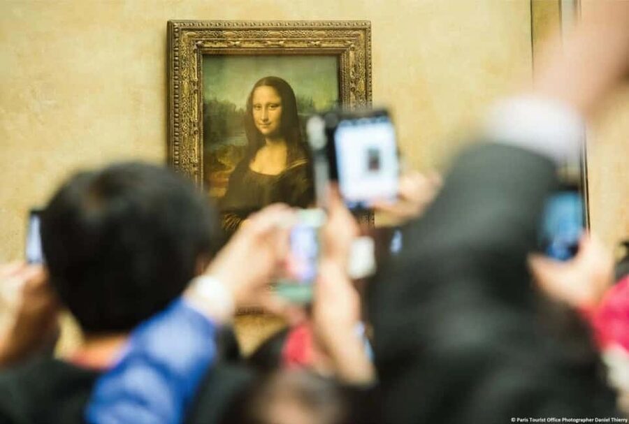 Paris: Louvre Museum Hosted Entry & Masterpieces Audio Guide - What this experience does not include