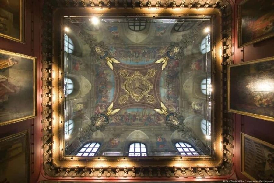 Paris: Louvre Museum Hosted Entry & Masterpieces Audio Guide - Who should book this Louvre option?