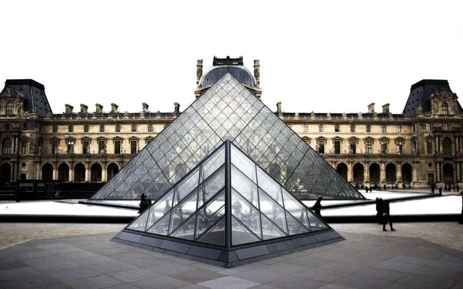Paris: Louvre Museum Ticket with Optional Hosted - Inside the Louvre with an audio guide