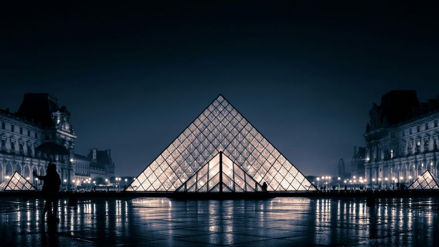 Paris: Louvre Museum Ticket with Optional Hosted - The queue and ticket problem