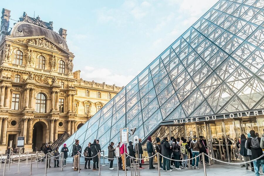 Paris: Louvre Museum Timed-Entrance Ticket - Getting through security without losing your morning