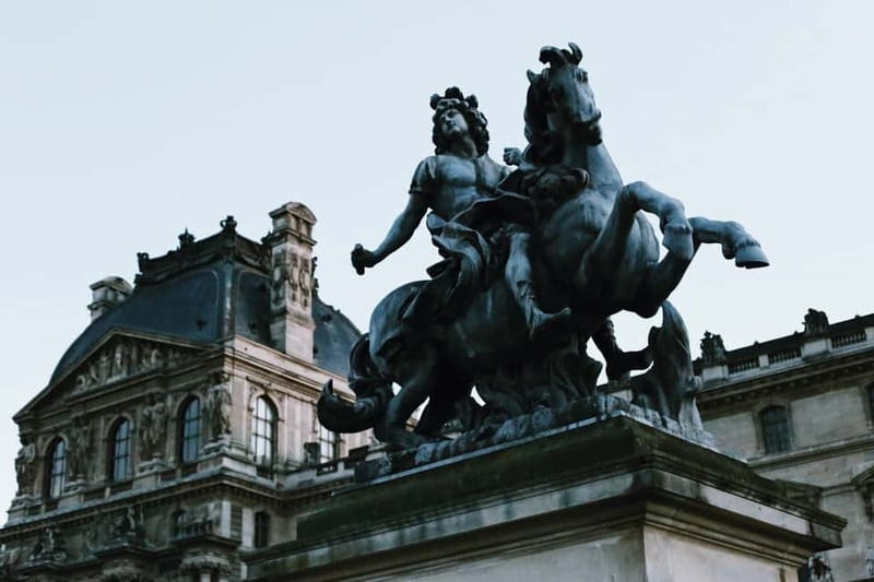 Paris: Louvre Must-See Tour with Reserved Entry Ticket - Who should book this Louvre tour