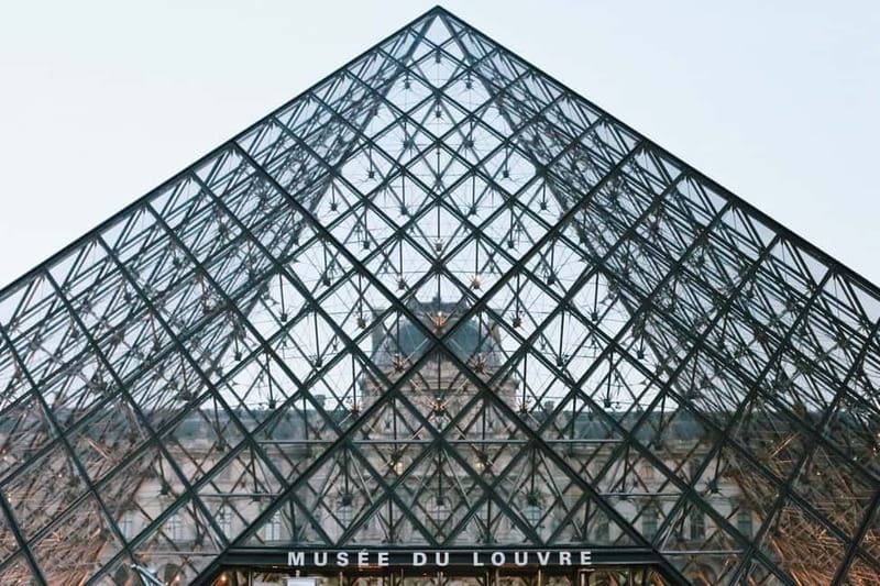 Paris: Louvre Must-See Tour with Reserved Entry Ticket - Fifteen minutes for a final pause