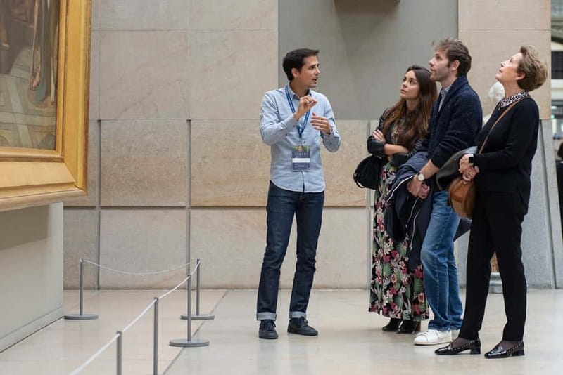 Paris: Louvre Must-See Tour with Reserved Entry Ticket - Meeting near the Louvre Pyramid