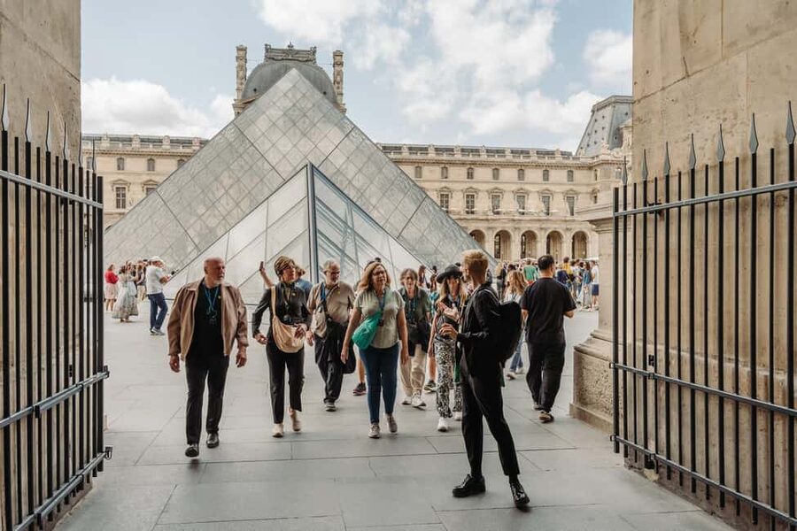 Paris: Louvre or Orsay, Eiffel Tower, City Walk & Cruise - Lunch is your own Paris decision