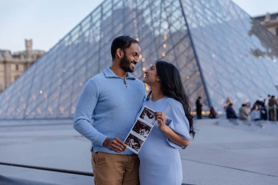 Paris: Louvre photoshoot or Seine bridges Eiffel Tower walk - What happens at the Louvre and Tuileries Garden