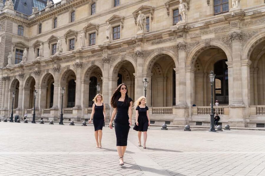 Paris: Louvre photoshoot or Seine bridges Eiffel Tower walk - Who should book this Paris photoshoot