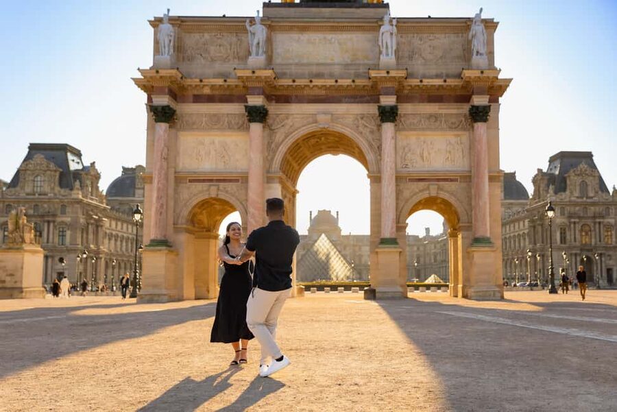 Paris: Louvre photoshoot or Seine bridges Eiffel Tower walk - Final decision: is it worth booking?