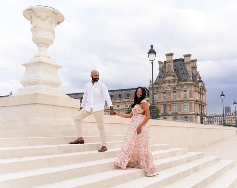 Paris: Louvre photoshoot or Seine bridges Eiffel Tower walk - Choosing between the Seine walk and one landmark