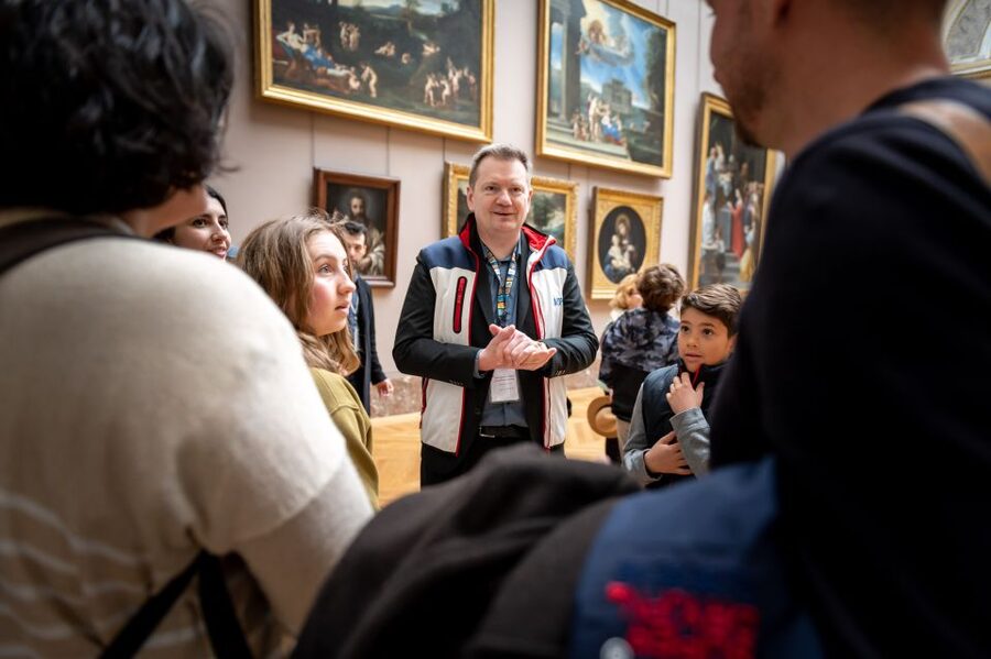 Paris: Louvre Private Family Tour for Kids + Reserved Entry - What guide quality means here