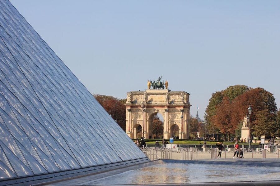 Paris: Louvre Reserved Ticket and River Cruise Combo - Getting into the Louvre at your chosen time