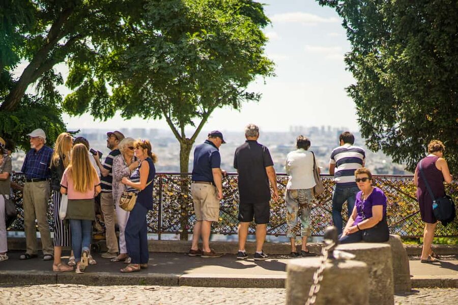 Paris Montmartre: 2-Hour City Tour in German - Moulin de la Galette and the artists’ quarter