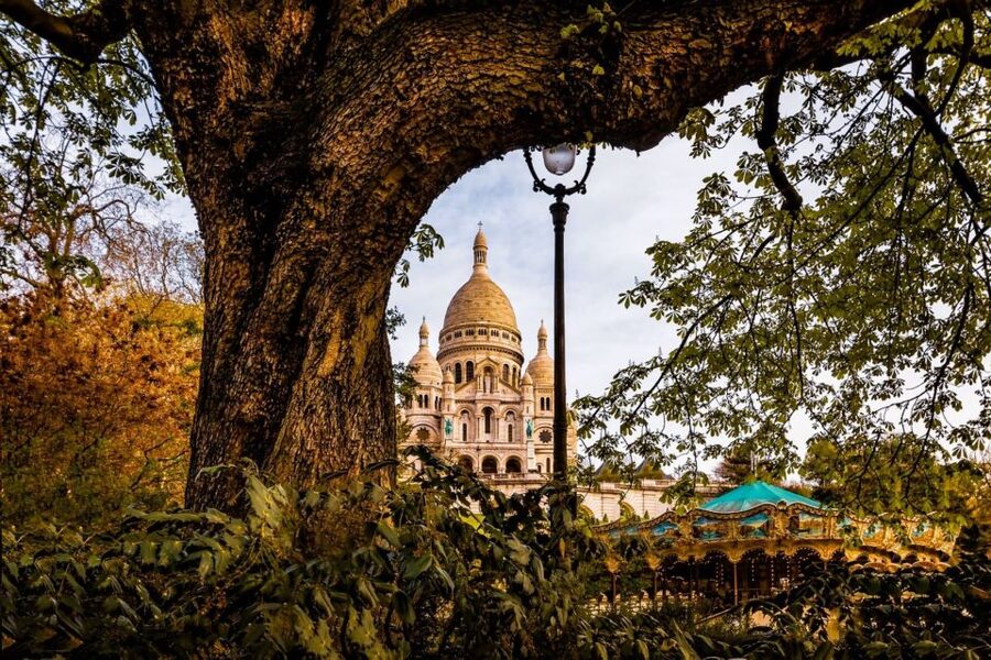 Paris: Montmartre Culture and Local Pastries Walking Tour - Place du Tertre and the working art district