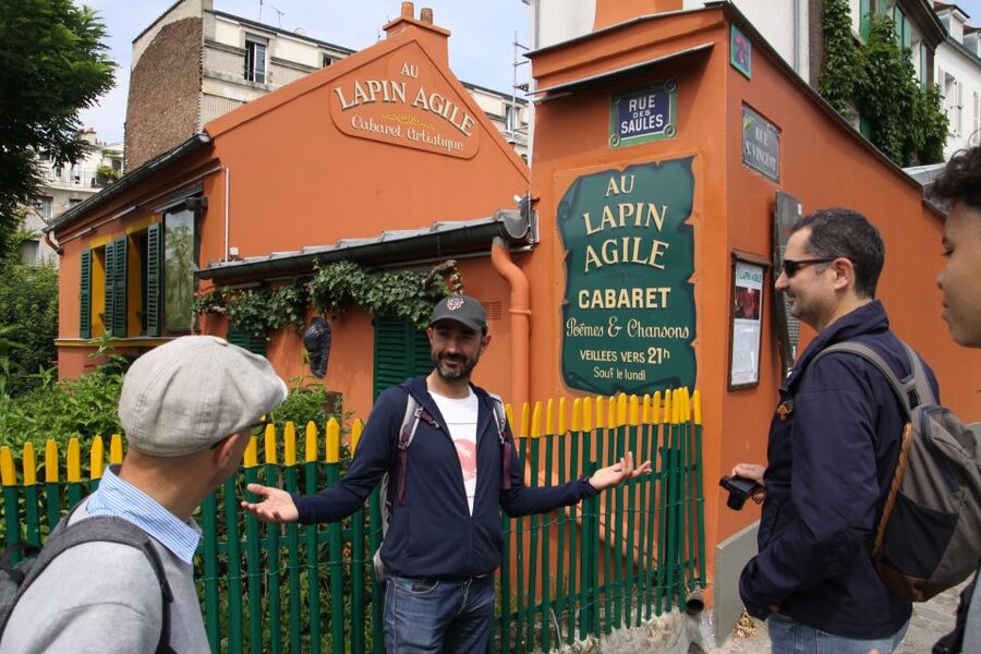 Paris: Montmartre Culture and Local Pastries Walking Tour - How the guides shape the experience