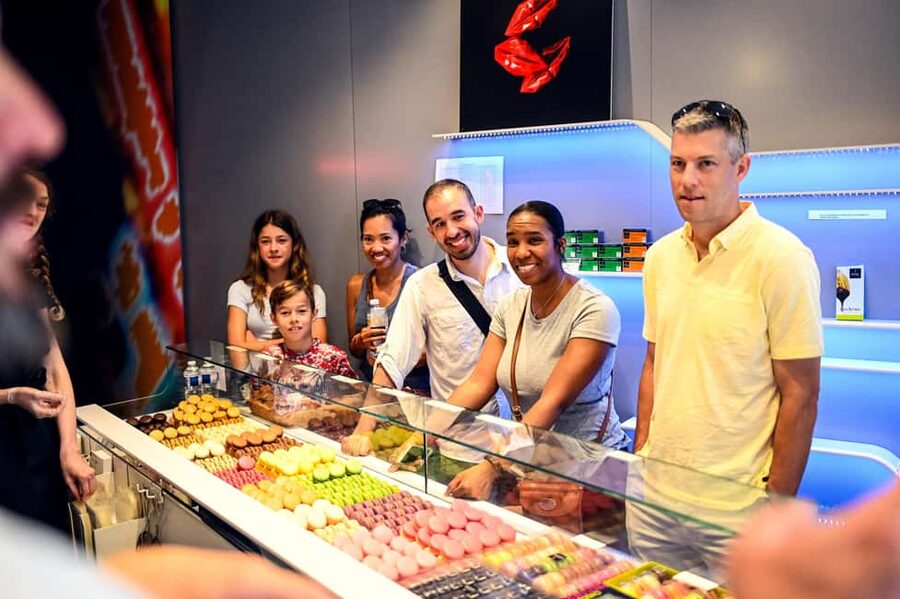 Paris: Montmartre Food Tasting Walking Tour with Secret Dish - Key points at a glance