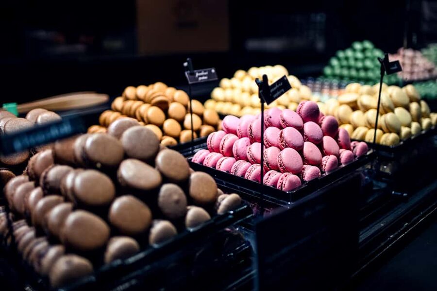 Paris: Montmartre Food Tasting Walking Tour with Secret Dish - First bites: chocolates and macarons