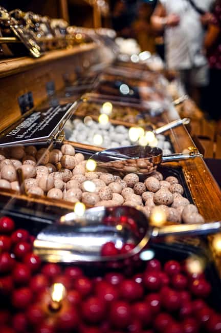 Paris: Montmartre Food Tasting Walking Tour with Secret Dish - Bread from a neighborhood boulangerie