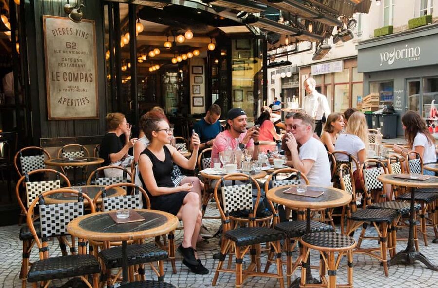 Paris: Montmartre Food Tour with Full Meal - Place du Tertre and the Montmartre story behind the food