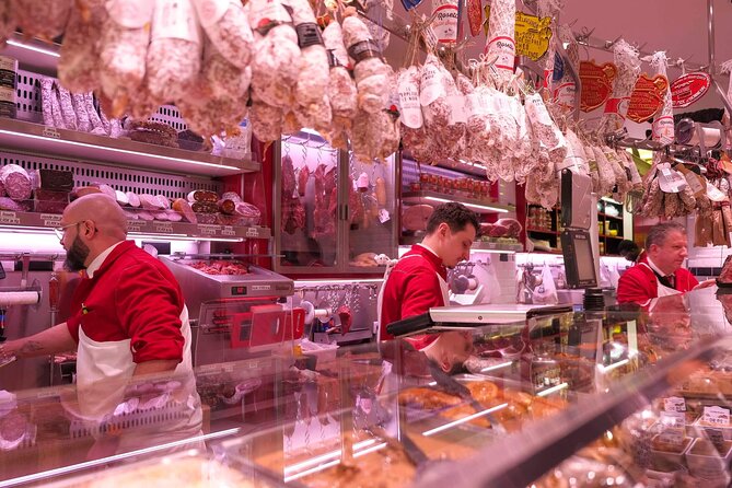 Paris Montmartre Food & Wine Tour with Eating Europe - From baguette to oysters on Rue Lepic