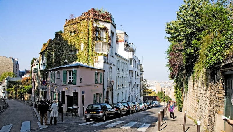 Paris: Montmartre Hidden Gems and Highlights Walking Tour - Place du Tertre and La Bonne Franquette