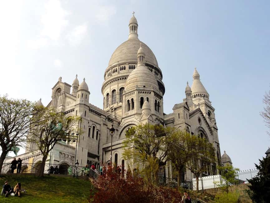 Paris : Montmartre highlights walking tour - The Wall of Love and Montmartre’s romantic side