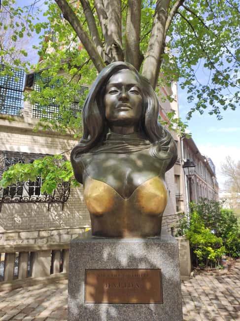 Paris : Montmartre highlights walking tour - Dalida’s statue and La Maison Rose
