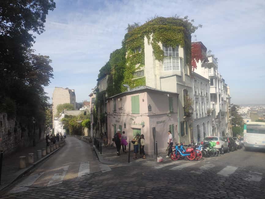 Paris : Montmartre highlights walking tour - The climb to Sacré Coeur
