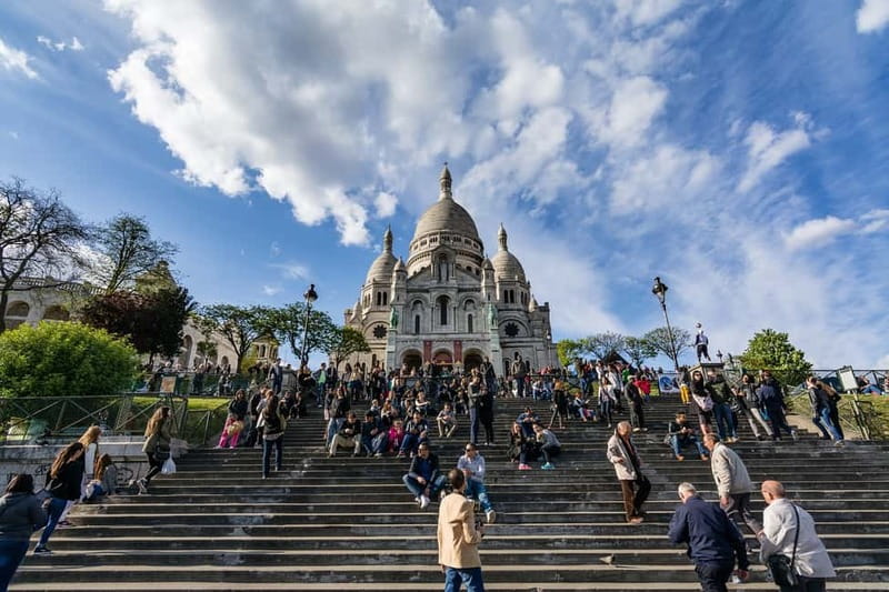 Paris: Montmartre Highlights Walking Tour with a Local Guide - Bateau-Lavoir, where modern art took shape