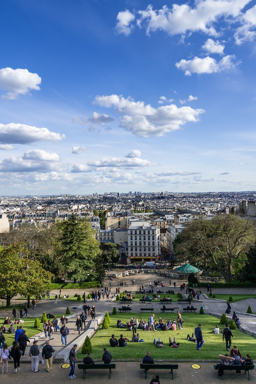 Paris: Montmartre Highlights Walking Tour with a Local Guide - Maison Rose and the quieter lanes