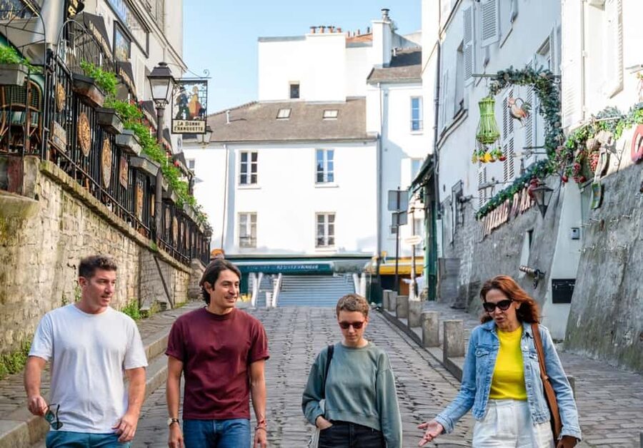 Paris: Montmartre, Notre-Dame, & Louvre Tour with Cruise - Lunch is your own decision