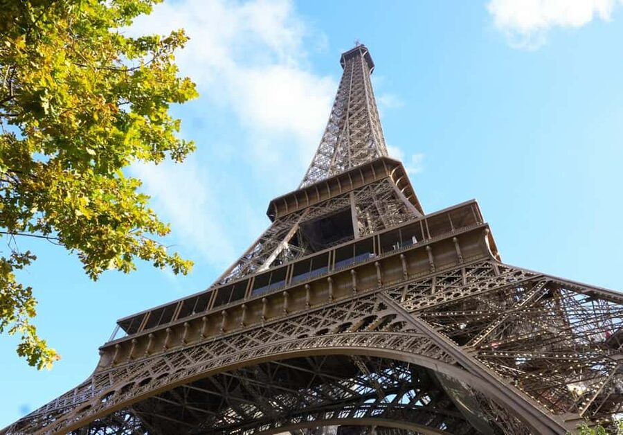 Paris: Montmartre, Notre-Dame, & Louvre Tour with Cruise - Ending on the Seine
