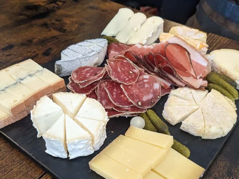 Paris: Montmartre/Pigalle Foodie Tour with Tastings - Pigalle brings international flavor
