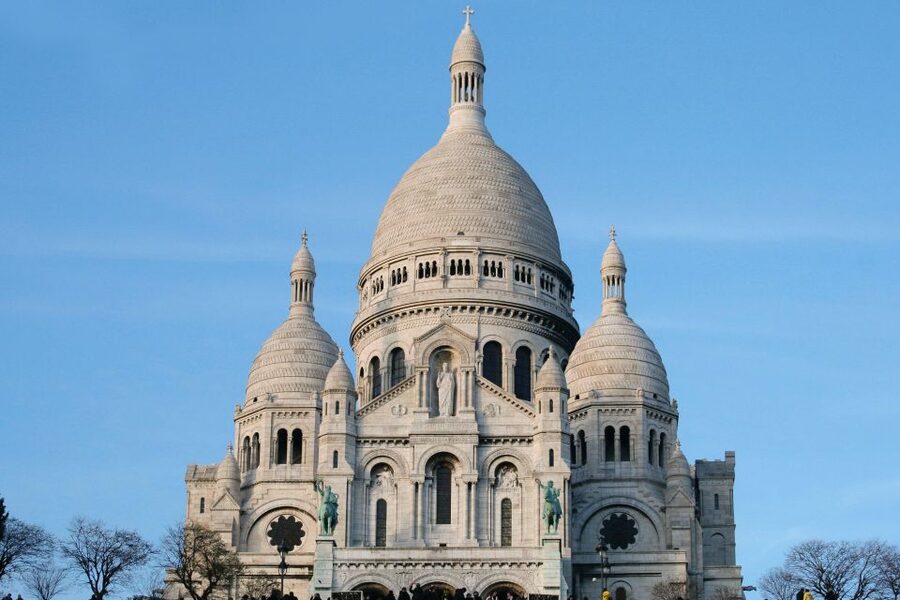 Paris: Montmartre Small Group Guided Walking Tour - Finishing at Moulin Rouge