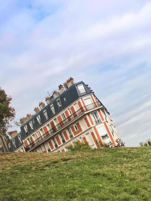 Paris: Montmartre. The old artist village+its unique charm. - What the guide adds to the walk