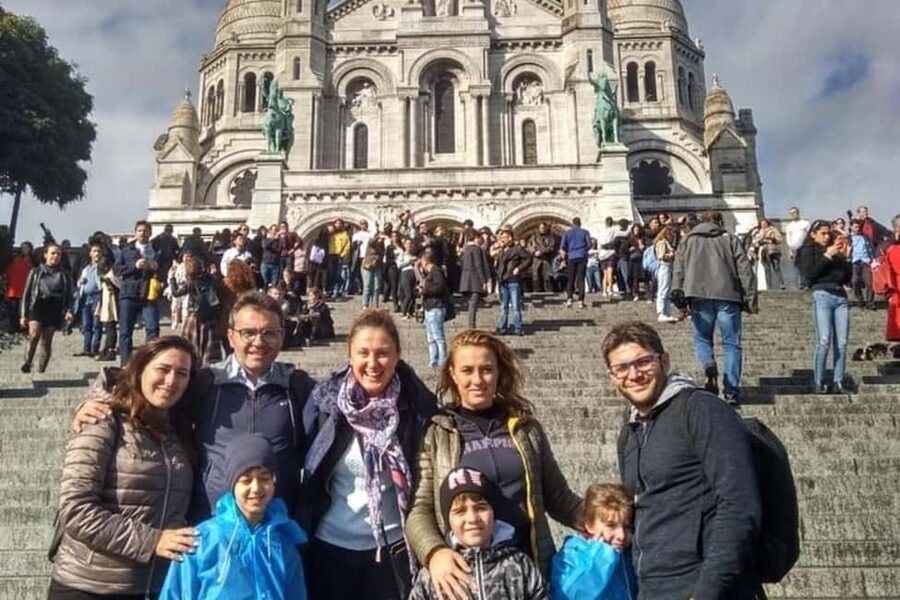 Paris : Montmartre Walking Tour - La Maison Rose and the pleasure of small landmarks