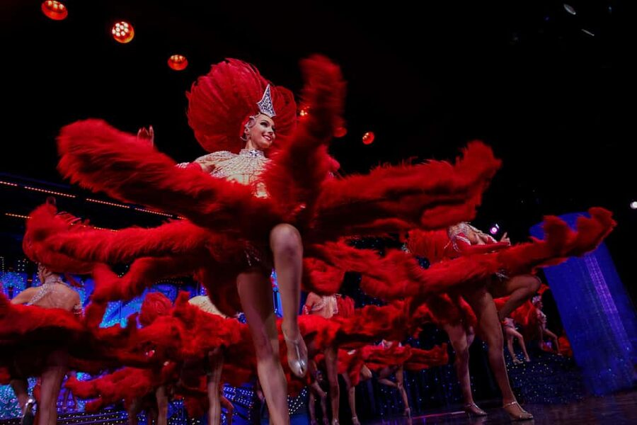 Paris: Moulin Rouge Dinner Show, Champagne, and Transport - What the $465 price really buys