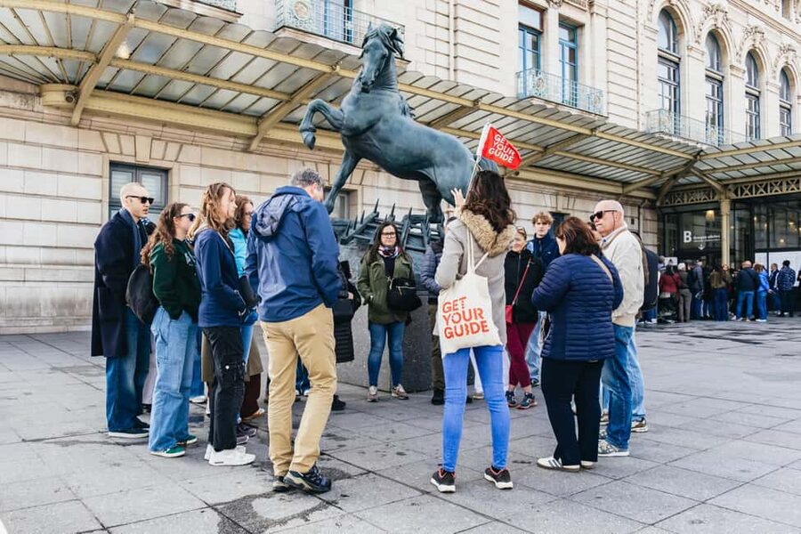 Paris: Musée d'Orsay Guided Tour with Skip-the-Line Tickets - What the guide contributes