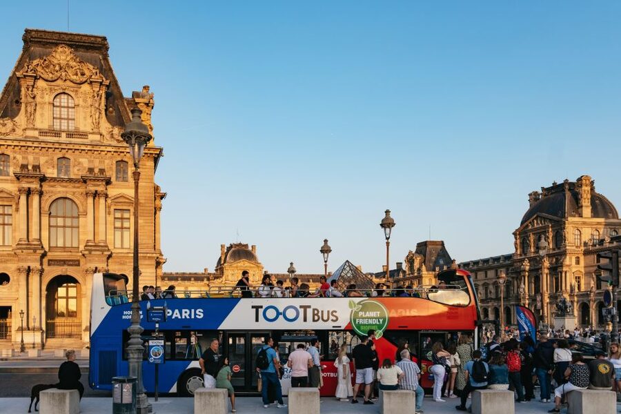 Paris: Night Bus Tour with Audioguide - The Champs-Élysées and Arc de Triomphe provide the grand avenue view