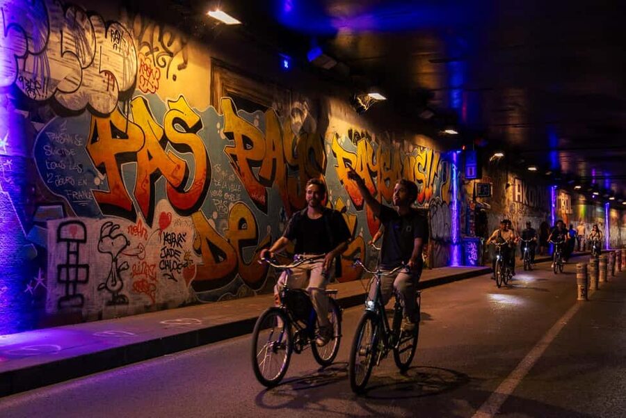 Paris: Night Small-Group Bike Tour and Boat Cruise - The Louvre and Tuileries Garden at sunset