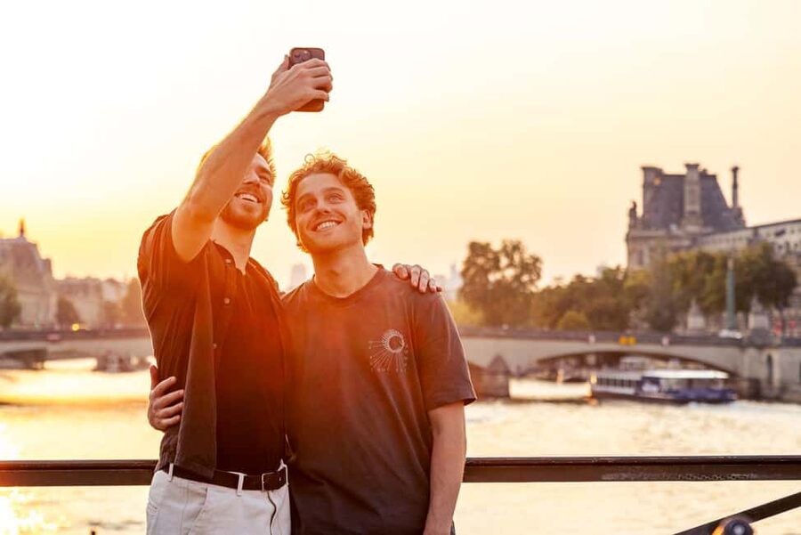 Paris: Night Small-Group Bike Tour and Boat Cruise - Guides, pace, and the small-group feel